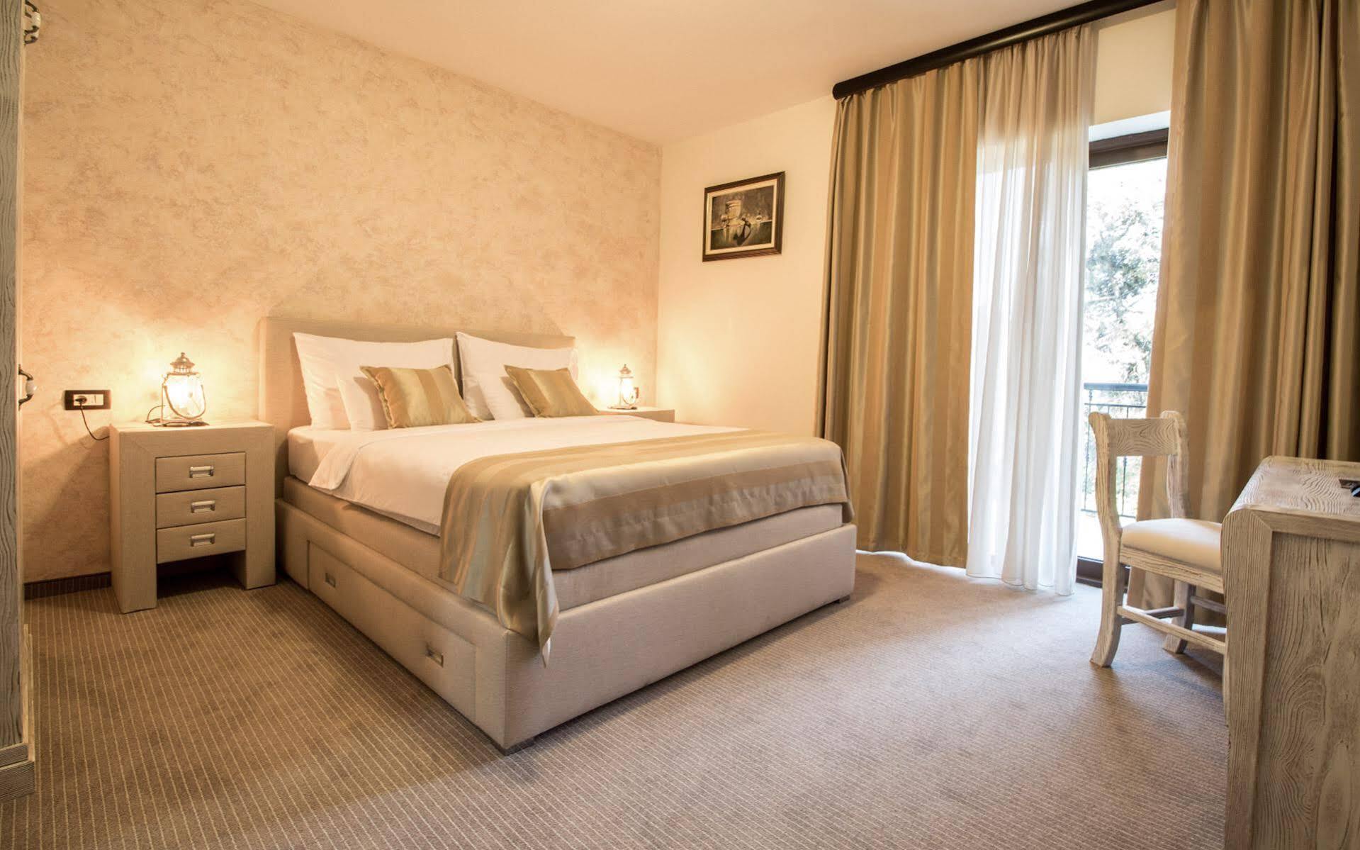 Hotel Helada Tivat Zewnętrze zdjęcie